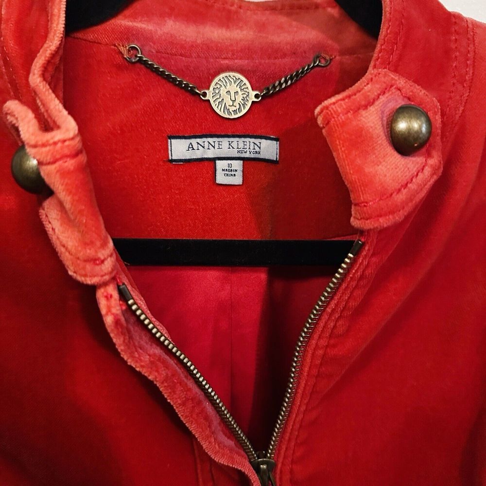Anne Klein Velvet Coat Button Detail Women's Size 10 Red Long Sleeve Jacket‎
